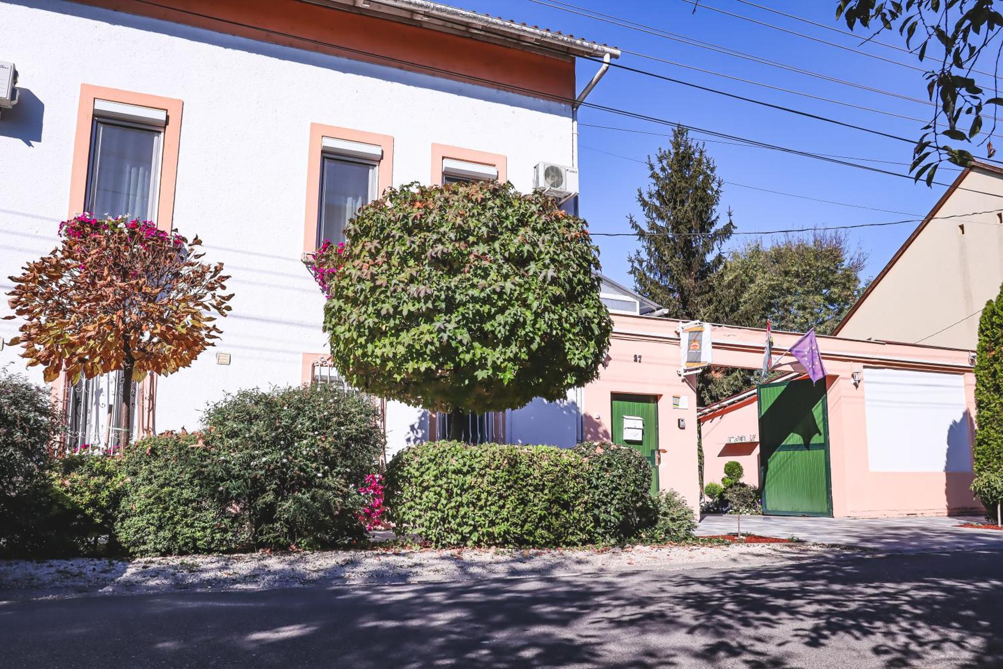 Bed & Breakfast Szivárvány Panzió Szeged